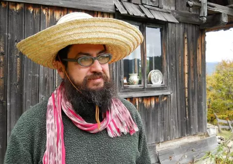 Roger Mena s-a mutat în Cluj. Artistul mexican a fotografiat-o pe Claudia Schiffer