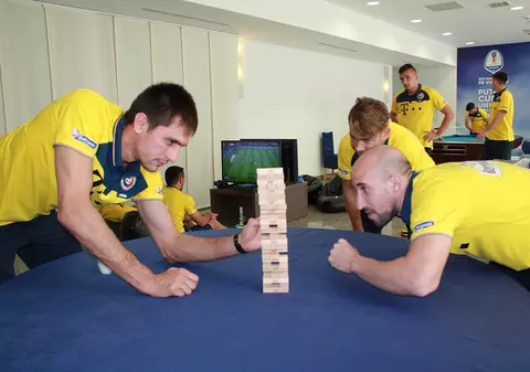 Armenia - România (sâmbătă, ora 19:00, TVR 1). Tătărușanu și Latovlevici s-au întrecut la Jenga în cantonament / VIDEO