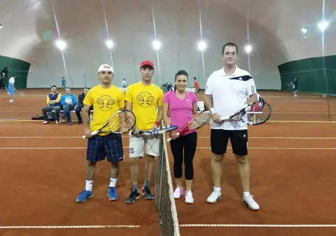 România Joacă Tenis la Dublu. Pasiune la cote maxime în simultanul de turnee / GALERIE FOTO