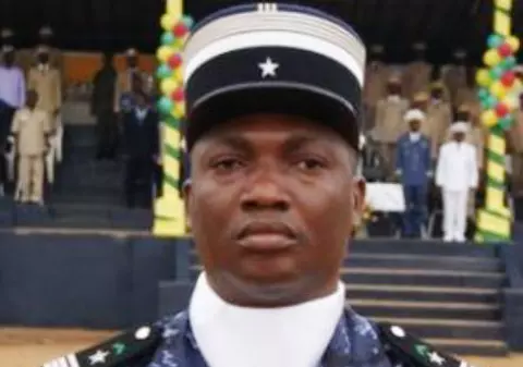 Fotbalul revine pe stadioanele din Togo după o pauză de doi ani. Președintele federației e la fel de cunoscut precum Burleanu