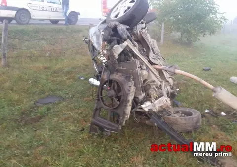 Patru tineri răniți, după ce s-au răsturnat cu mașina, în Maramureș. Erau beți