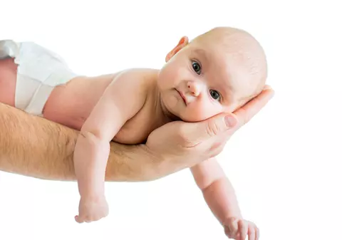 LIBERTATEA TE AJUTĂ: O mamă sub 18 ani primește alocație pentru copil?