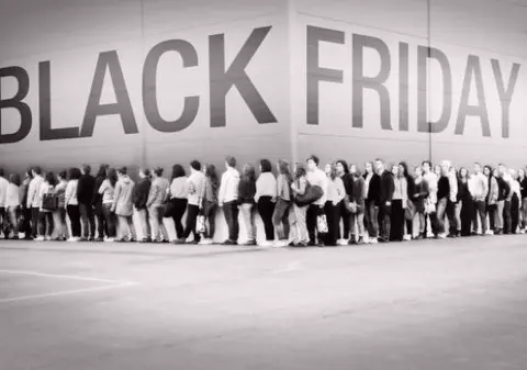 Black Friday 2016 în România. Televizoarele, electrocasnicele mici şi frigiderele, pe listele de cumpărături