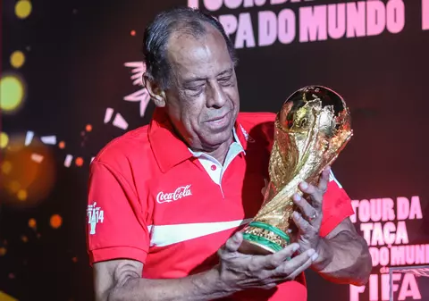 Fotbalul e în doliu. Căpitanul Braziliei în care strălucea Pele a murit azi