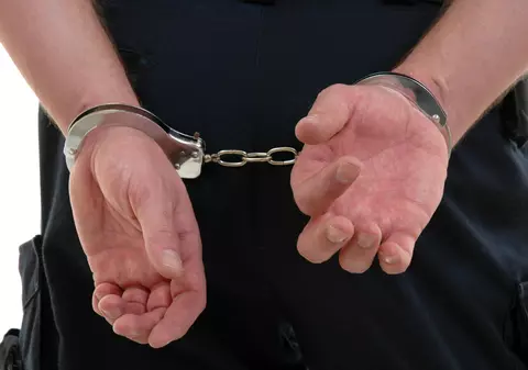 Un recidivist a lovit în cap o femeie pe o stradă din Saturn și a violat-o. Femeia era inconștientă și și-a dat seama de grozăvie doar după consultul medical