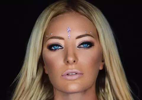 Cum arată dressingul Deliei. Au rămas mască atunci când i-au văzut garderoba