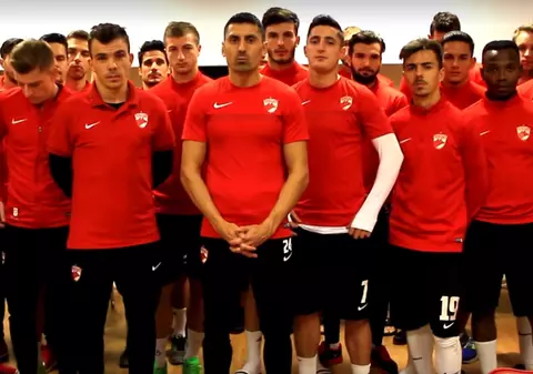 Mesajul emoționant postat de fotbaliștii de la Dinamo la comemorarea tragicului incendiu de la Colectiv: ”Să cinstim memoria celor plecați dintre noi” | VIDEO