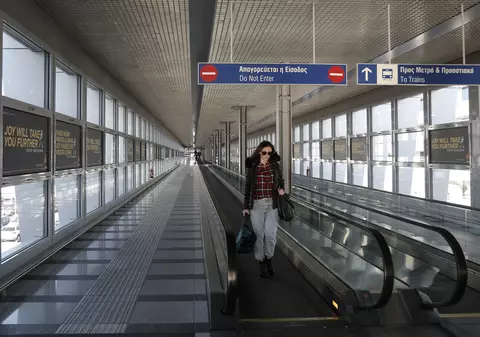 Zborurile către și dinspre Grecia au fost anulate. Controlorii de trafic aerian, în grevă