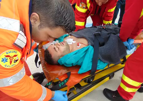 Scandal cu împușcături între romii din Ivești!