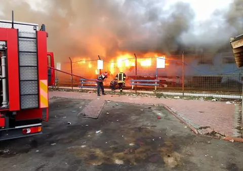 Incendiu la o hală în Ștefănești. Patru persoane au fost rănite