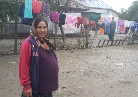 O mamă din Vâlcea a adus pe lume 12 copii! I-a născut acasă, fără asistență medicală
