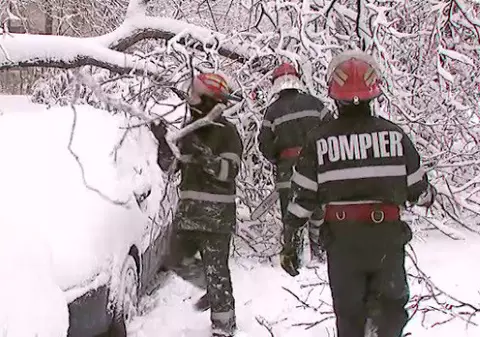 Avertizare meteo. Cod galben de vânt puternic și ninsoare viscolită