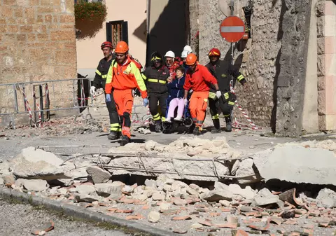MAE: O familie de români a cerut să fie repatriată după seismele din Italia