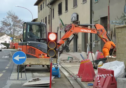 LIBERTATEA TE AJUTĂ: O firmă de construcții mi-a blocat poarta. Ce fac?