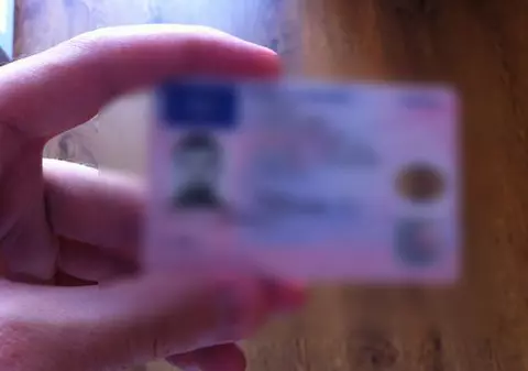 Instructor auto din Iași, arestat pentru trafic de influență. Jan Racoviță le-ar fi cerut bani cursanților ca să obțină permisul ilegal