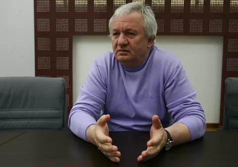 Porumboiu râde de Burleanu: ”Vassaras e băiat deștept! Dacă găsești fraieri, de ce să nu profiți de ei?”