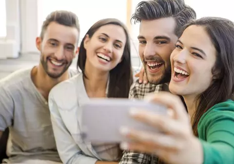 Cum își fac zodiile selfie