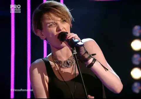 Vocea României 2016. Iuliana Dobre a rupt scena cu ”Show must go on” | VIDEO