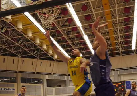 ”U” Cluj, liderul Ligii Naționale de baschet, a surclasat pe CSM Oradea. Steaua joacă luni
