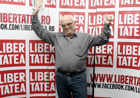 Marea Dezlipeală i-a adus premiul cel mare de 10.000 de lei. ”Am fost atât de fericit încât mi-am luat soția în brațe și am sărutat-o cu foc!”