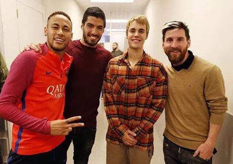 Justin Bieber s-a antrenat împreună cu vedetele echipei FC Barcelona / GALERIE FOTO&VIDEO