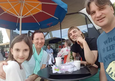 EXCLUSIV/ Adriana și Mihai Onilă fac parastasul de 40 de zile în Belgia, cu mâncare tradițional românească: "Sărmăluțele cu mămăligă erau preferatele Ioanei"