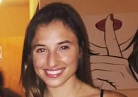 O femeie din New York a găsit un șoarece mort într-o rochie de la un brand cunoscut
