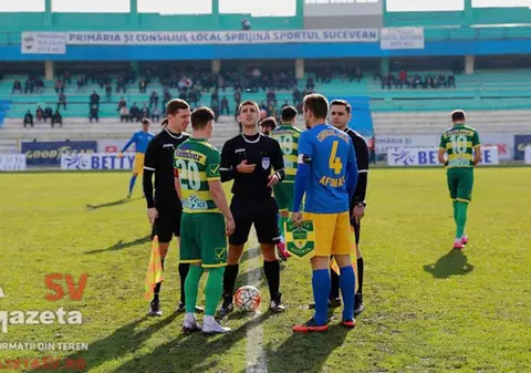 Liga 2, etapa a 17-a. Liderul Juventus a învins la Suceava, din penalty, în ultimul minut. Suporterii gazdelor au cerut demisia șefului FRF, prezent la meci!