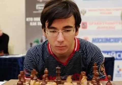 Un mare campion la șah din Rusia a murit după ce a căzut de la etajul 12