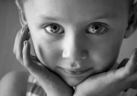 Jessica Whelan, fetița care a făcut întreaga lume să plângă, a murit. Mesajul transmis de tatăl ei