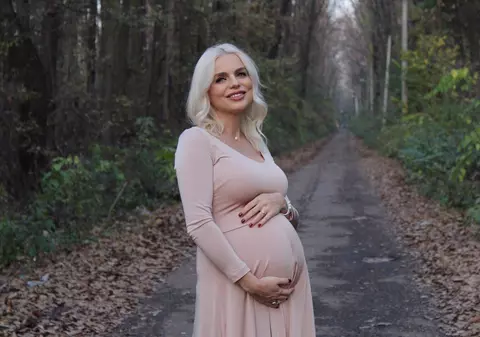 Jojo este însărcinată în luna a noua, iar medicul i-a recomandat să facă asta urgent