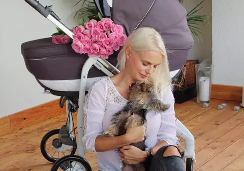 Jojo se pregătește să nască. I-a cumpărat deja hăinuțe "Zânuței"