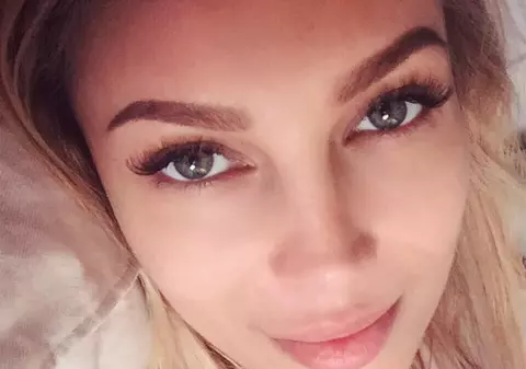 Lora a încins atmosfera pe Facebook. A apărut așa cum doar iubitul ei o vede