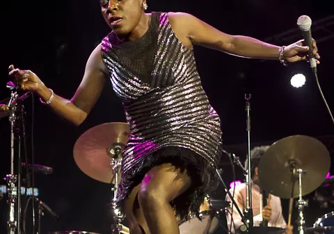 Cântăreaţa soul Sharon Jones a murit. Solista grupului Dap-Kings avea 60 de ani