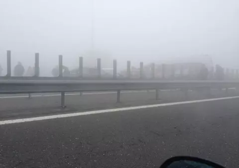 Trafic îngreunat pe Autostrada A1. Ploaie torenţială, lapoviţă şi ninsoare