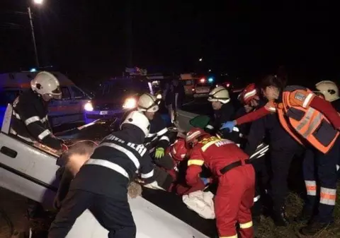 O tânără a murit, iar doi băieți se zbat între viață și moarte în urma unui cumplit accident, la Gherla! VIDEO