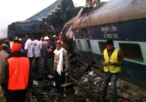 Bilanțul tragediei feroviare din India a ajuns la 133 de morți