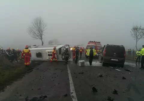 Accident grav pe DN2,la Șindrilița. Trei morți și 14 persoane internate