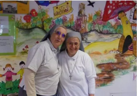 Măicuțe din Italia ajută copiii săraci din Botoșani. Alină suferința micuților la grădiniță