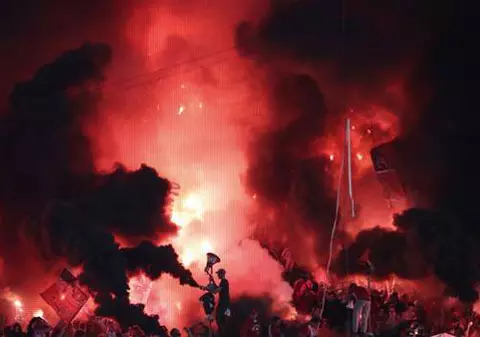 Piroman prins de poliţişti; bărbatul din Galați, bănuit că a incendiat subsolul şi podul unui bloc