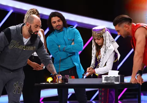 Jurații de la “Next Star” învață cum se face pictura pe apă