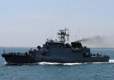 O navă militară românească participă la un exerciţiu în Marea Mediterană