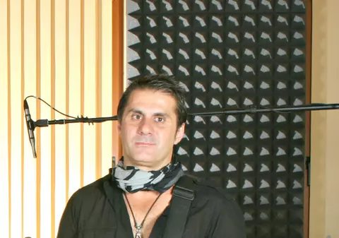 EXCLUSIV  Când nu cântă, pictează și visează să-și vândă pânzele cu... 5.000 de euro! Marian  Ionescu și-a pus preț pe artă