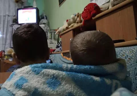 Câțiva restanțieri țin în frig și fără apă caldă 100 de familii din Botoșani