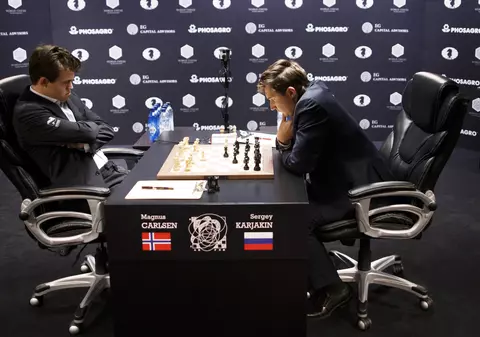 Șah. Prima partidă a meciului pentru titlul mondial Carlsen - Kariakin s-a încheiat cu remiză