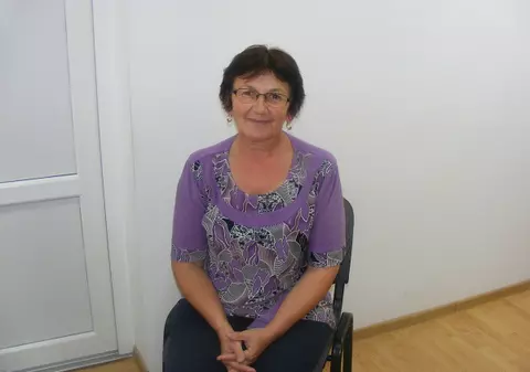 Lucrează de 37 de ani ca funcţionar public într-o primărie din Timiş