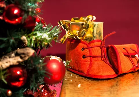 Mesaje de Crăciun. Le poți trimite prin SMS sau pe Facebook