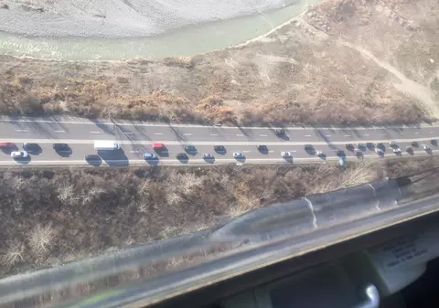 Drumul spre stațiunile montane a fost luat cu asalt. Săcele și Târgoviște, variante ocolitoare pentru șoferii care se întorc de la munte duminică