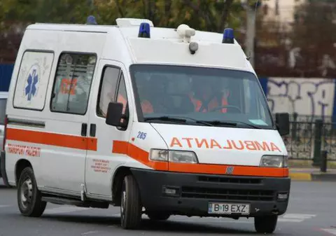 Un microbuz s-a răsturnat în județul Brașov. 7 persoane au fost rănite, iar 3 sunt în stare gravă