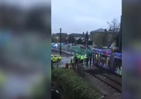 UPDATE| Un tramvai a deraiat în Londra. Cel puțin 7 persoane au murit. Vatmanul a fost arestat  | VIDEO